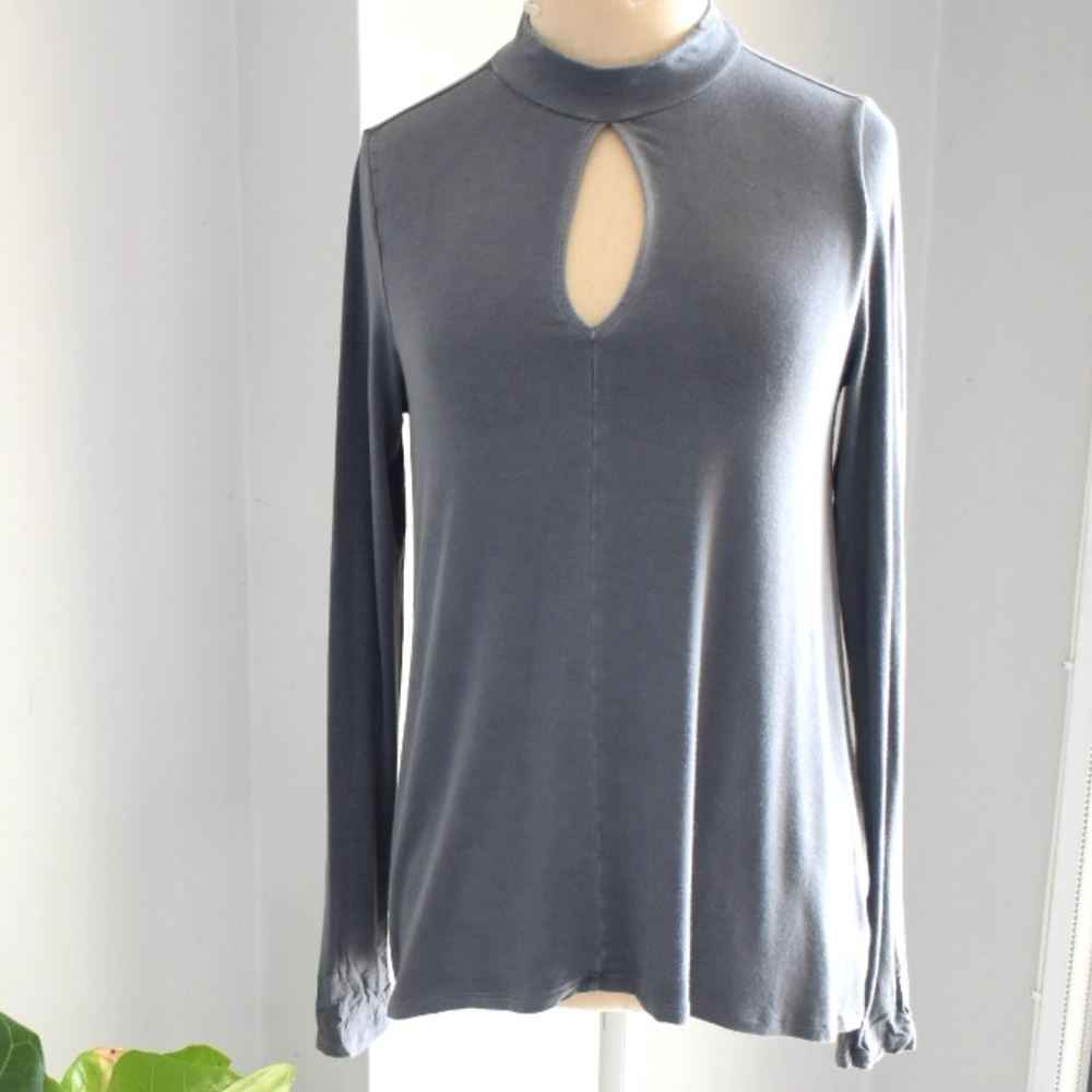 American Eagle Grey LS Keyhole Top